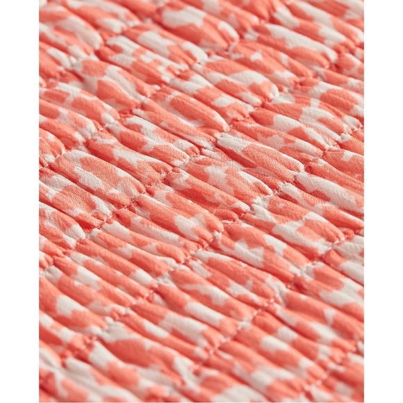 EXPRESS Printed Smocked Bodice Flutter Sleeve Top - Picture 5 of 16